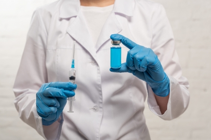 Noticia: Alerta de la OMS de los riesgos sobre el prematuro uso de la vacuna contra la Covid-19