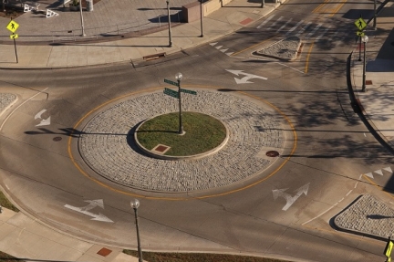 La DGT vuelve a recordar qué carril debo ocupar al circular por una rotonda