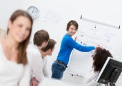 El número de trabajadoras con formación superior llega a la cifra más alta de su historia en España
