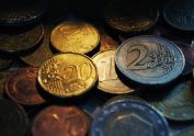La crisis ha provocado una rebaja de los salarios del 0,7%