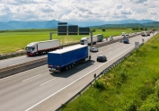 La DGT recuerda que no circular por el carril derecho cuando no se está adelantando implica una multa de 200 euros
